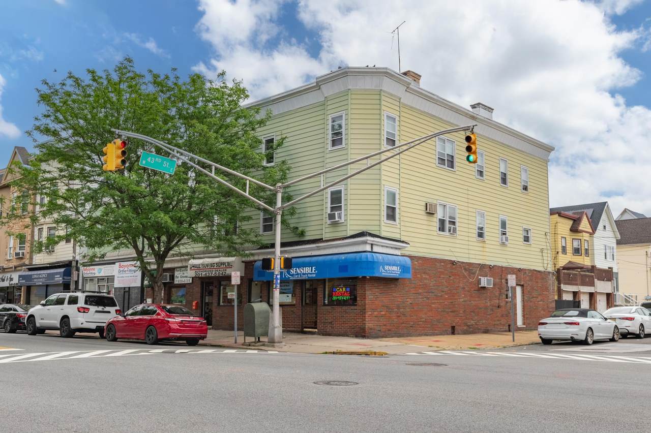 910-912 Broadway - Photo 1