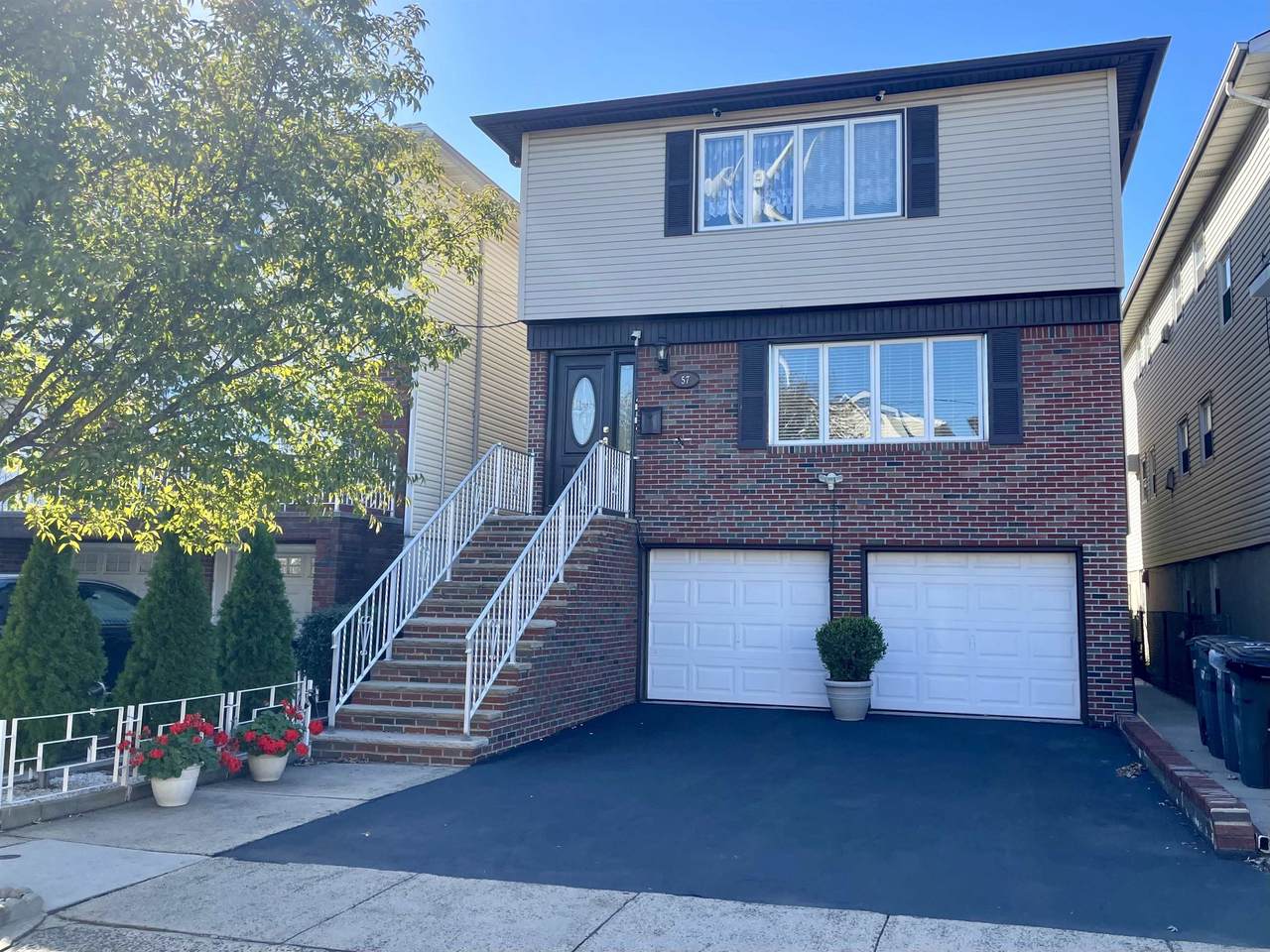 57 Isabella Ave - Photo 1