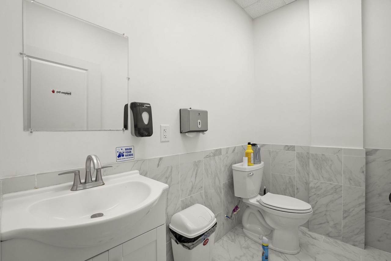 580 Montgomery St - Photo 1