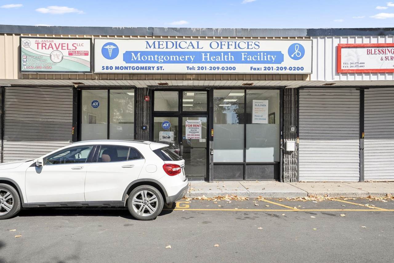 580 Montgomery St - Photo 1