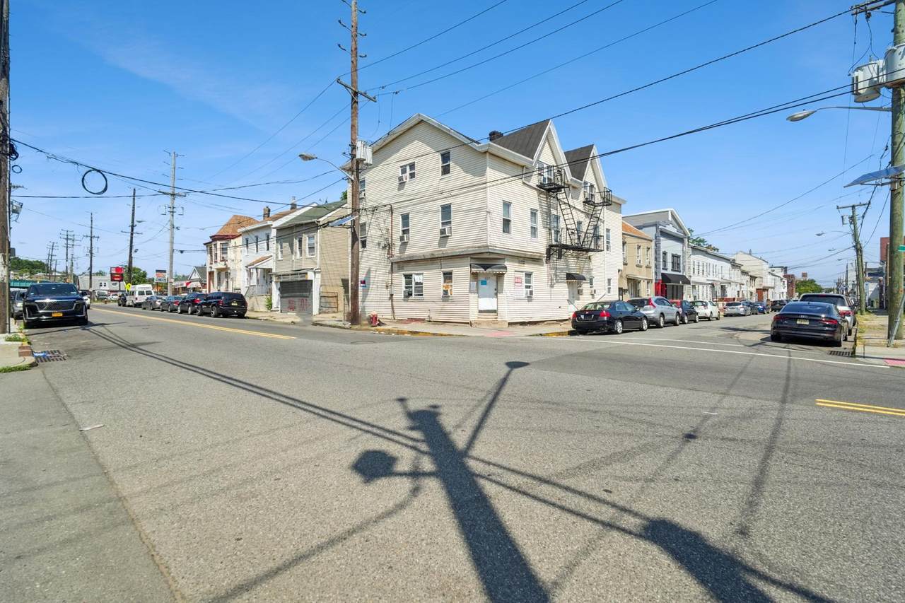 196-198 Beech St - Photo 1
