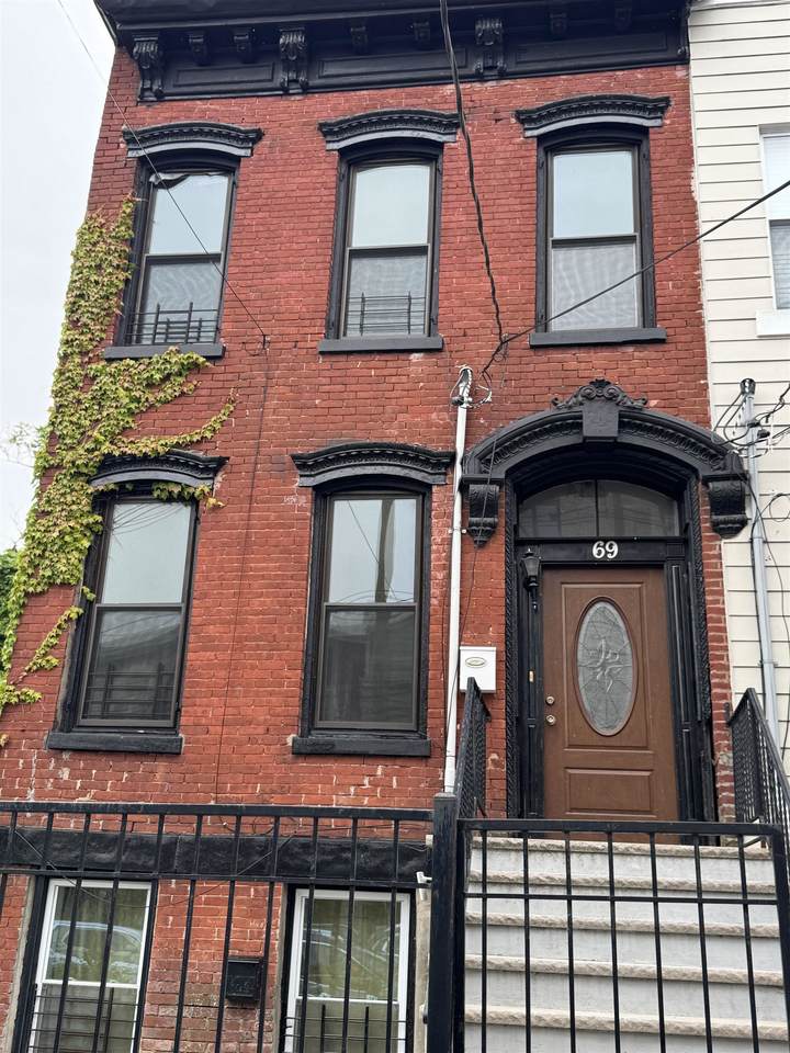 69 Jewett Ave - Photo 1