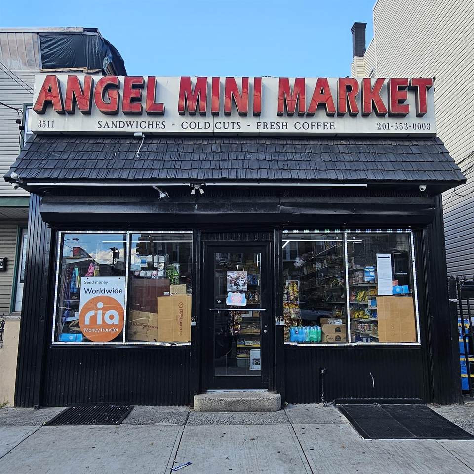 3511 John F Kennedy Blvd - Photo 1