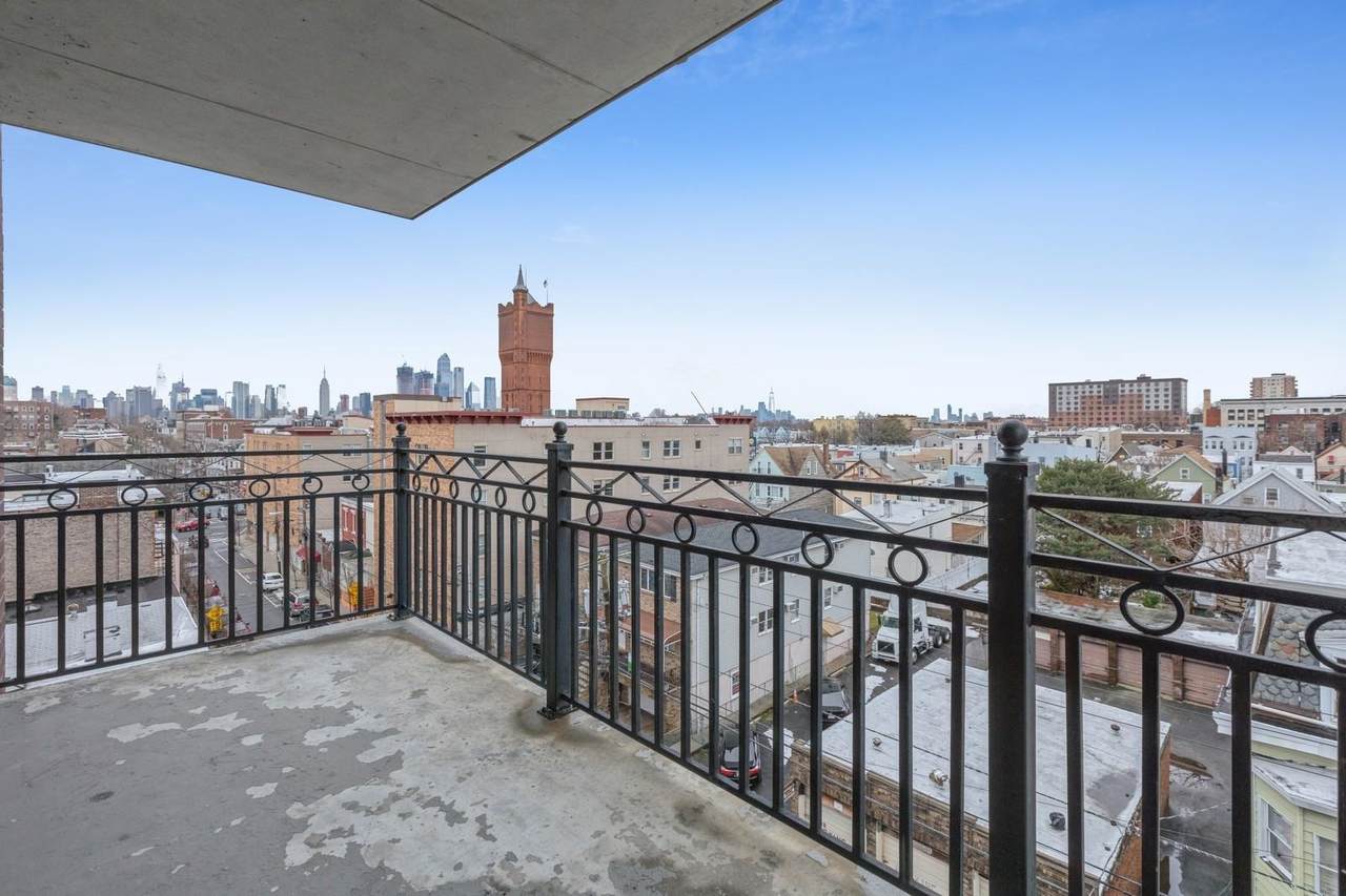 125 43RD ST - Photo 1