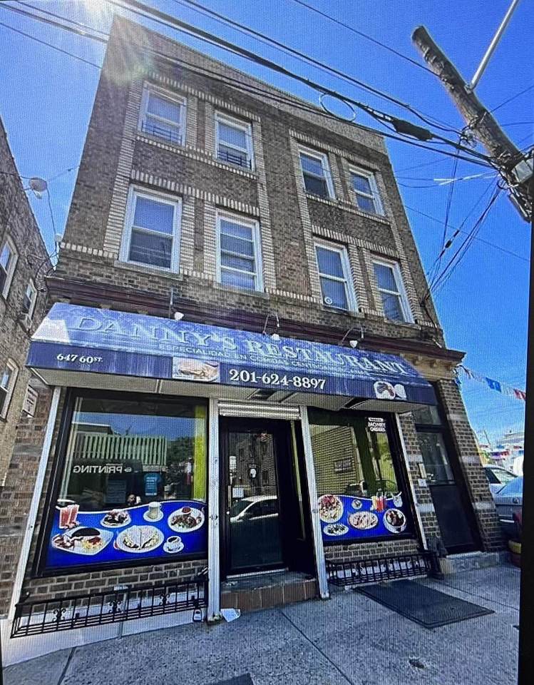 647 60TH ST - Photo 1