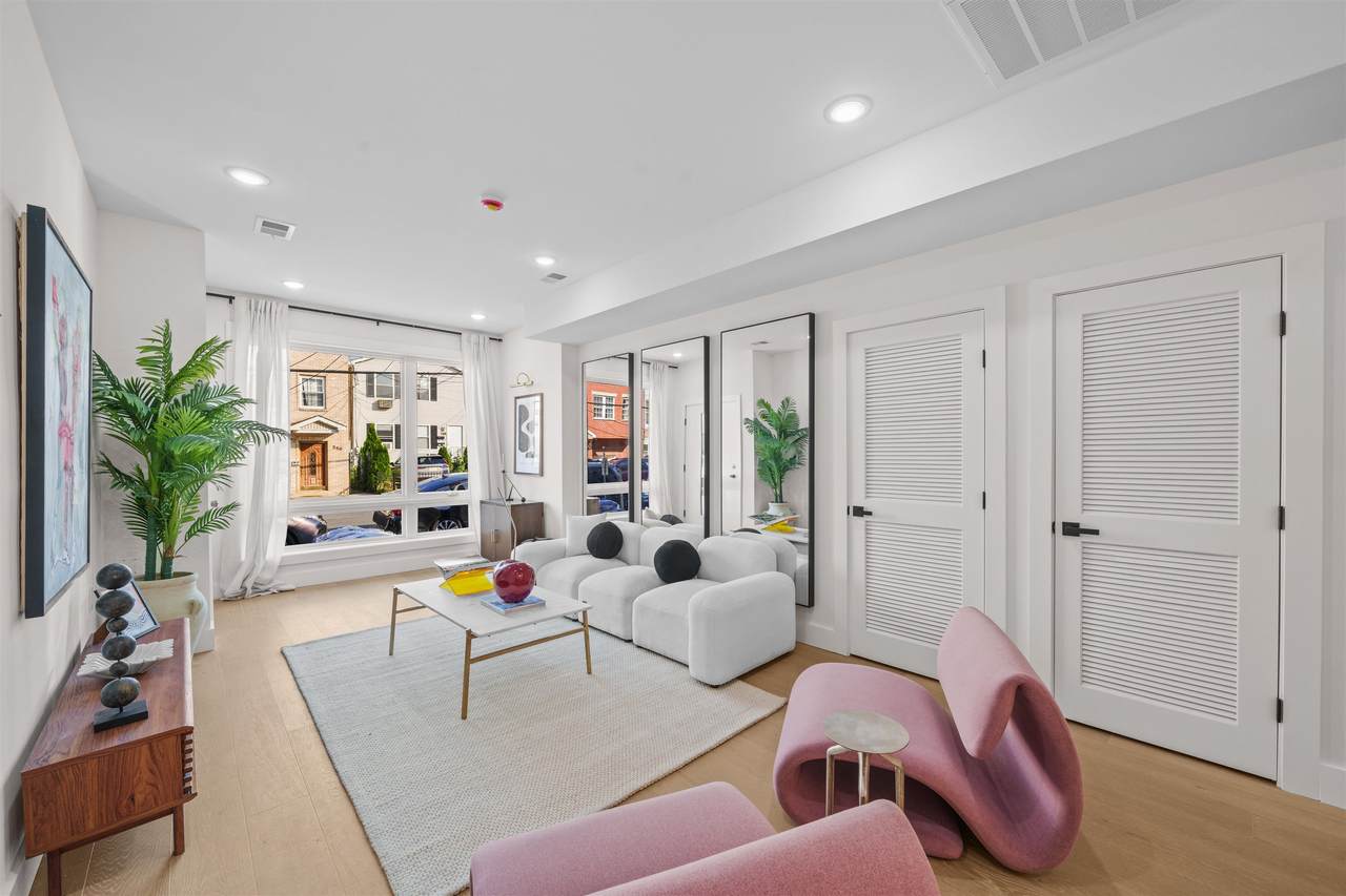 249.5 Halladay St - Photo 1