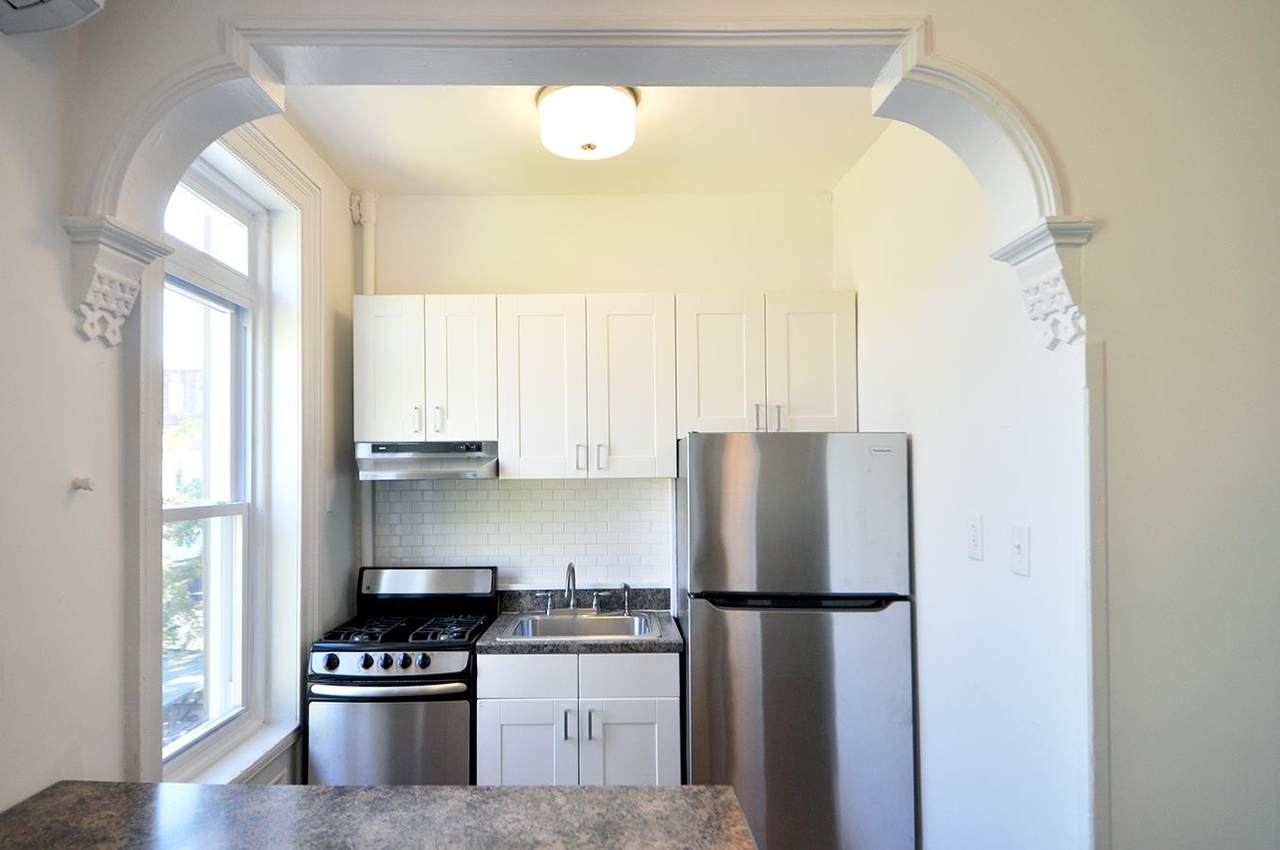 148A Webster Ave - Photo 1