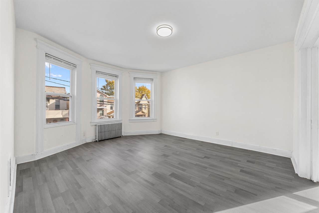 149 Bidwell Ave - Photo 1