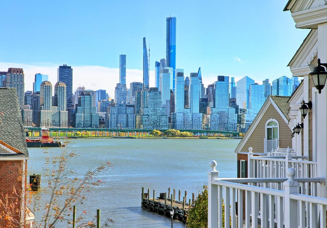 454 Albany Ct - Photo 1