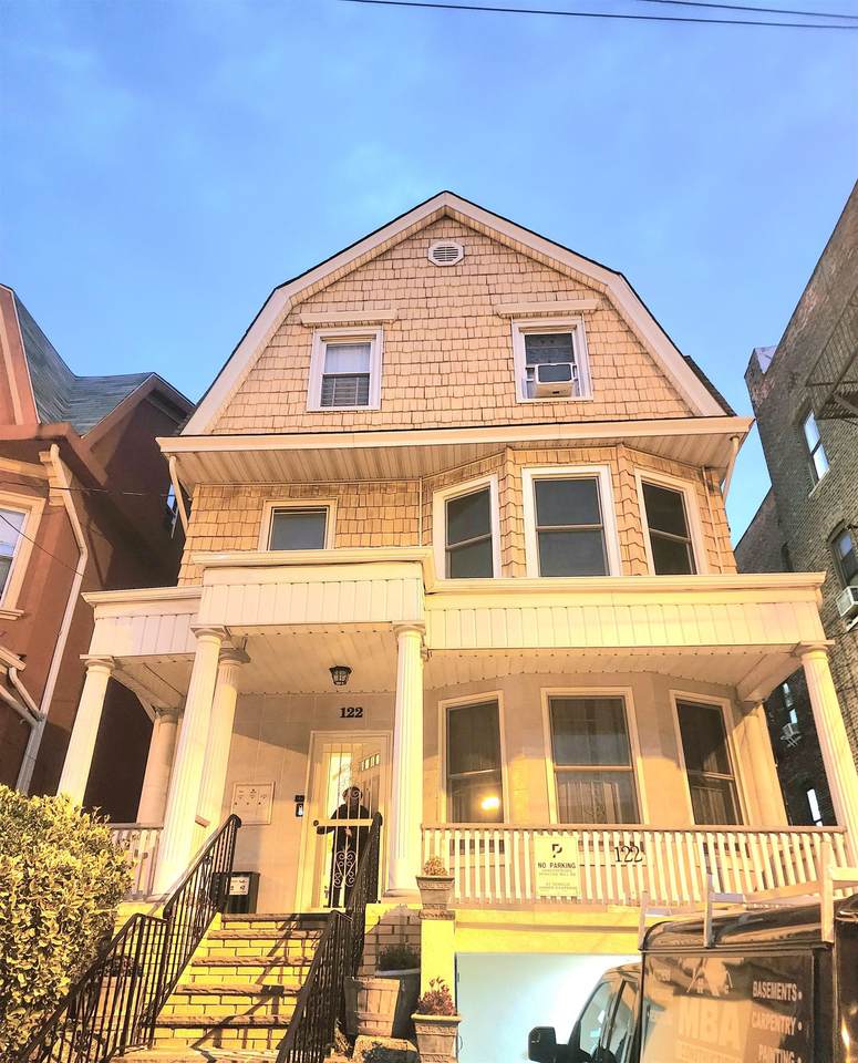 122 Jewett Ave - Photo 1