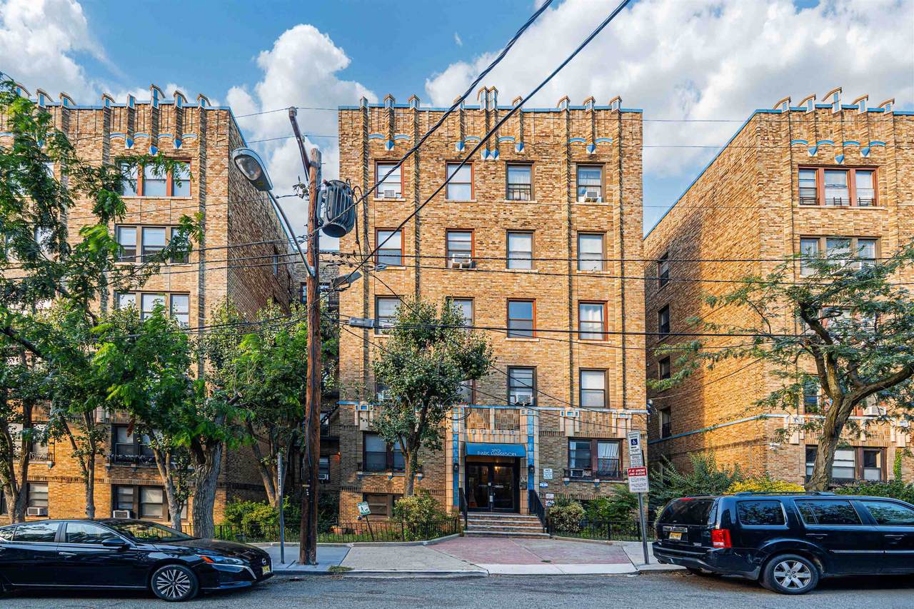 270 Harrison Ave - Photo 1