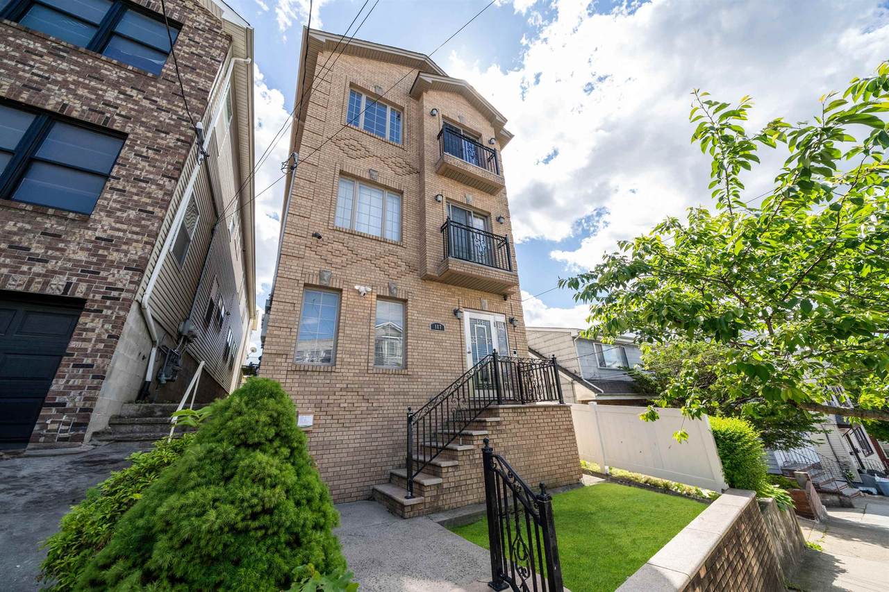 187 Zabriskie St - Photo 1