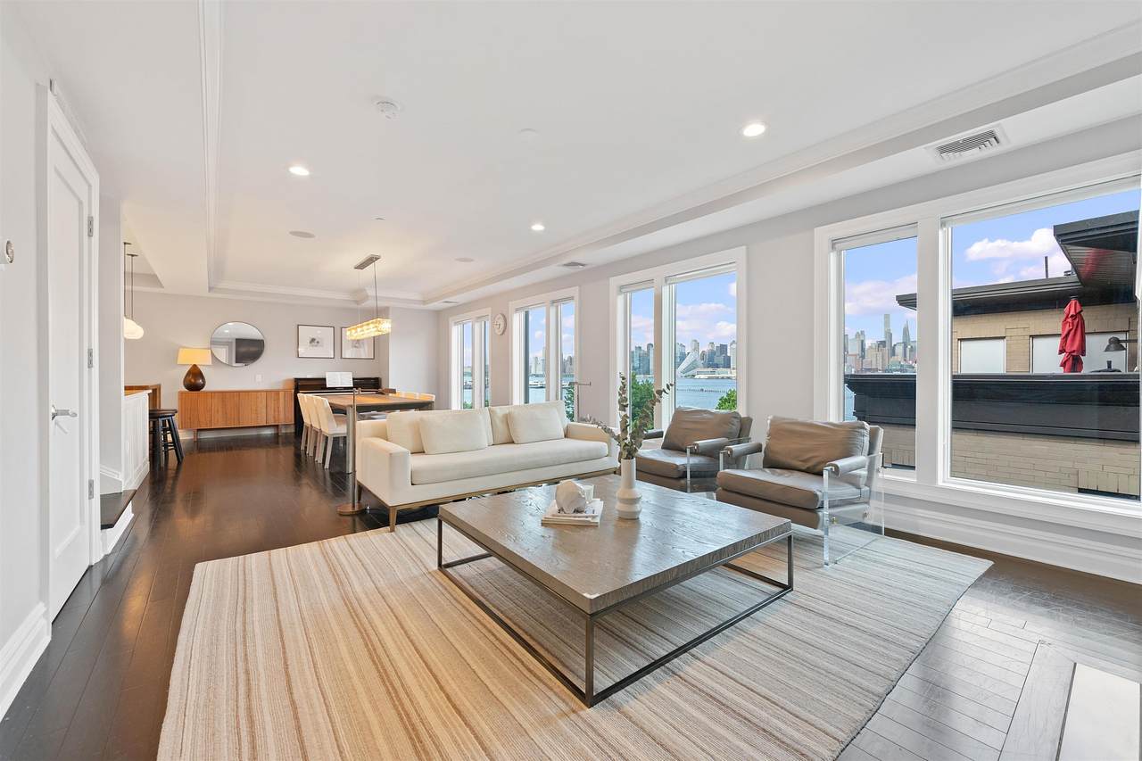 38 Oxford Landing - Photo 1