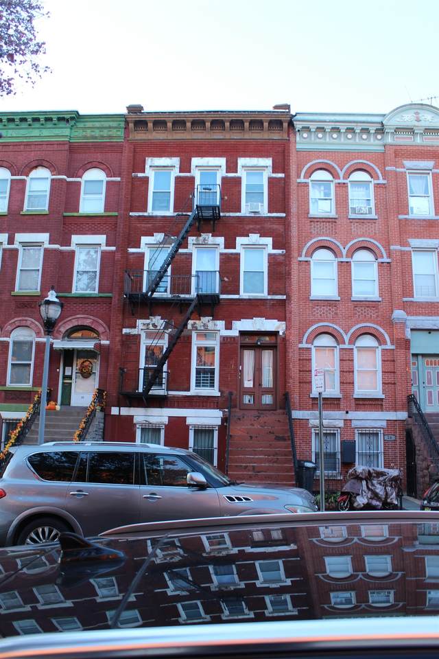 27 Madison Ave - Photo 1