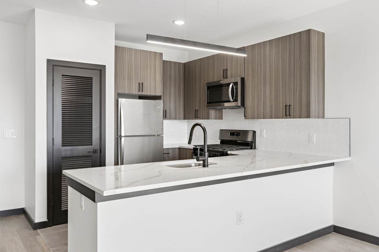 132 Mallory Ave - Photo 1