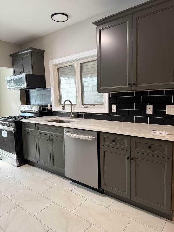 183A Lexington Ave - Photo 1