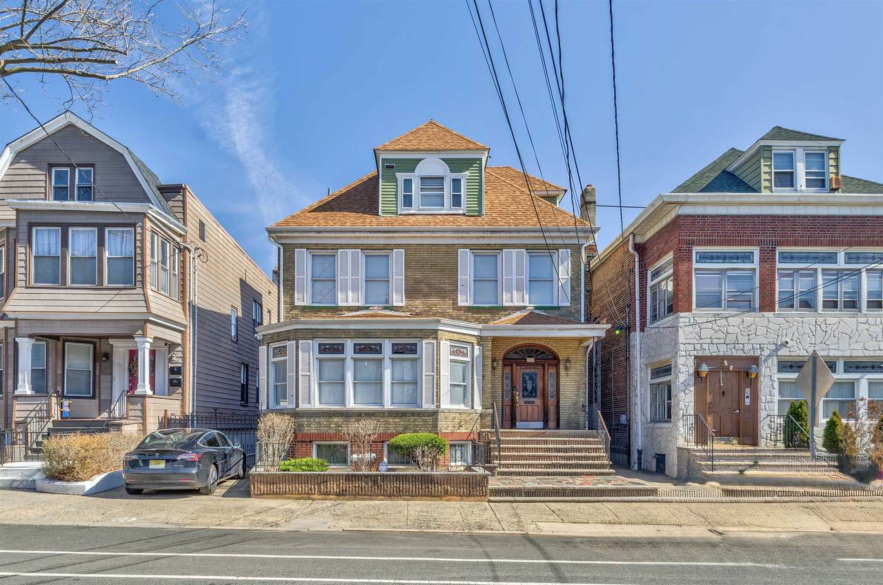 166 Wegman Parkway - Photo 1