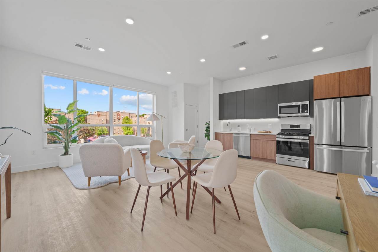 17 Avenue E - Photo 1