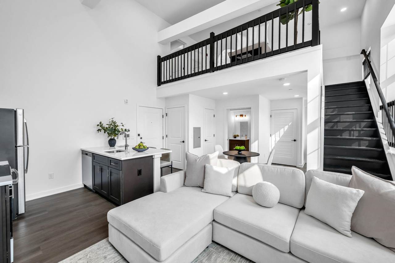 315 Railroad Ave - Photo 1