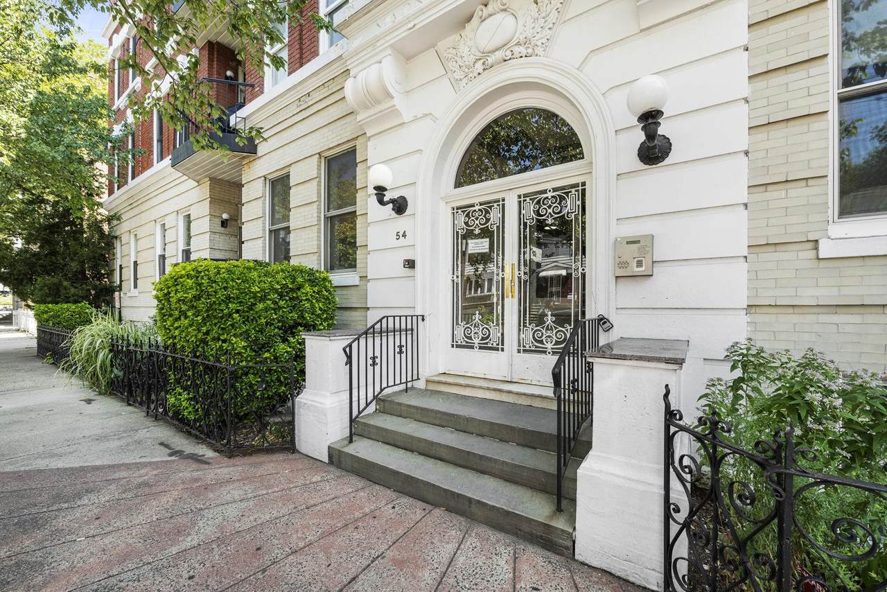 54 Magnolia Ave - Photo 1