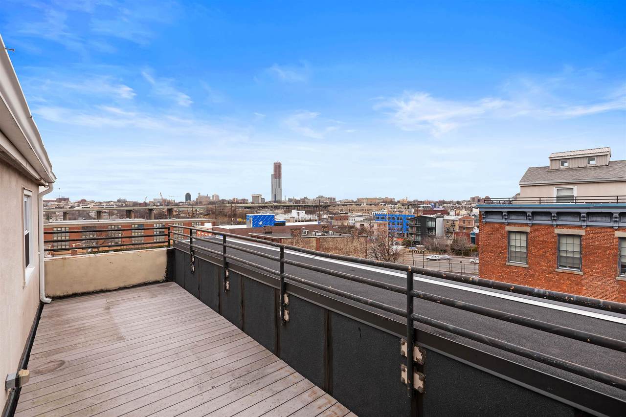 187 Wayne St - Photo 1