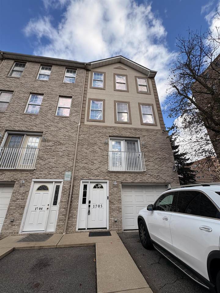 17 Zabriskie St - Photo 1