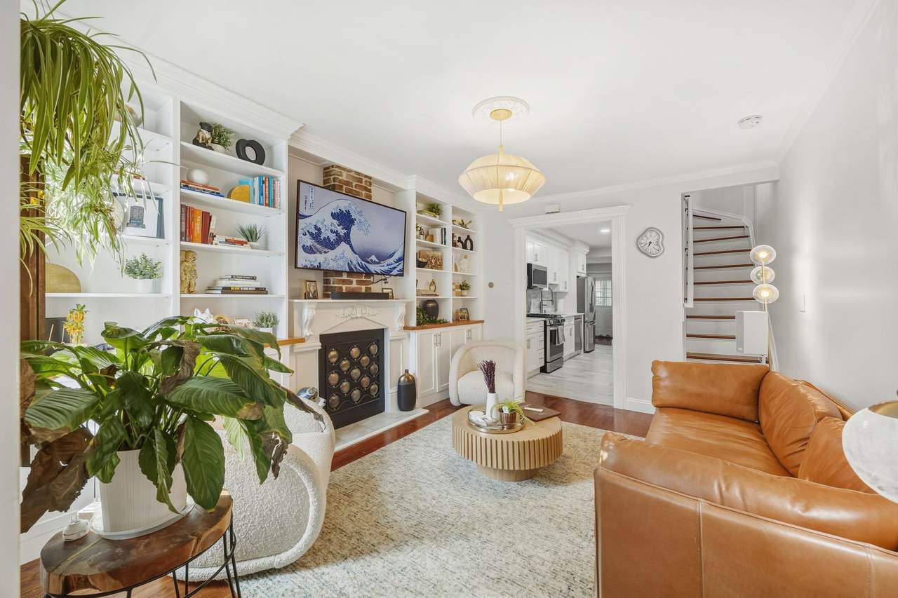 135 Van Horne St - Photo 1