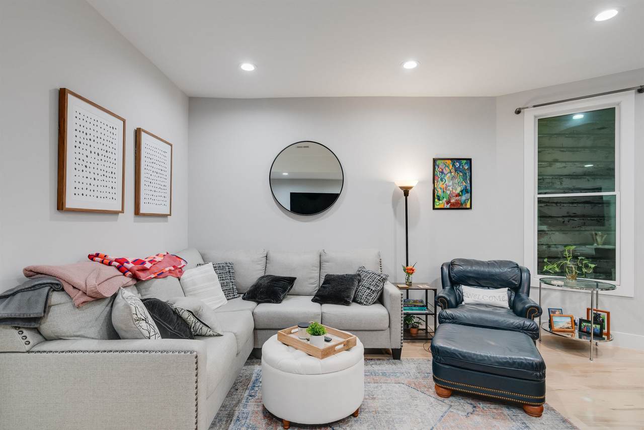 287 Webster Ave - Photo 1