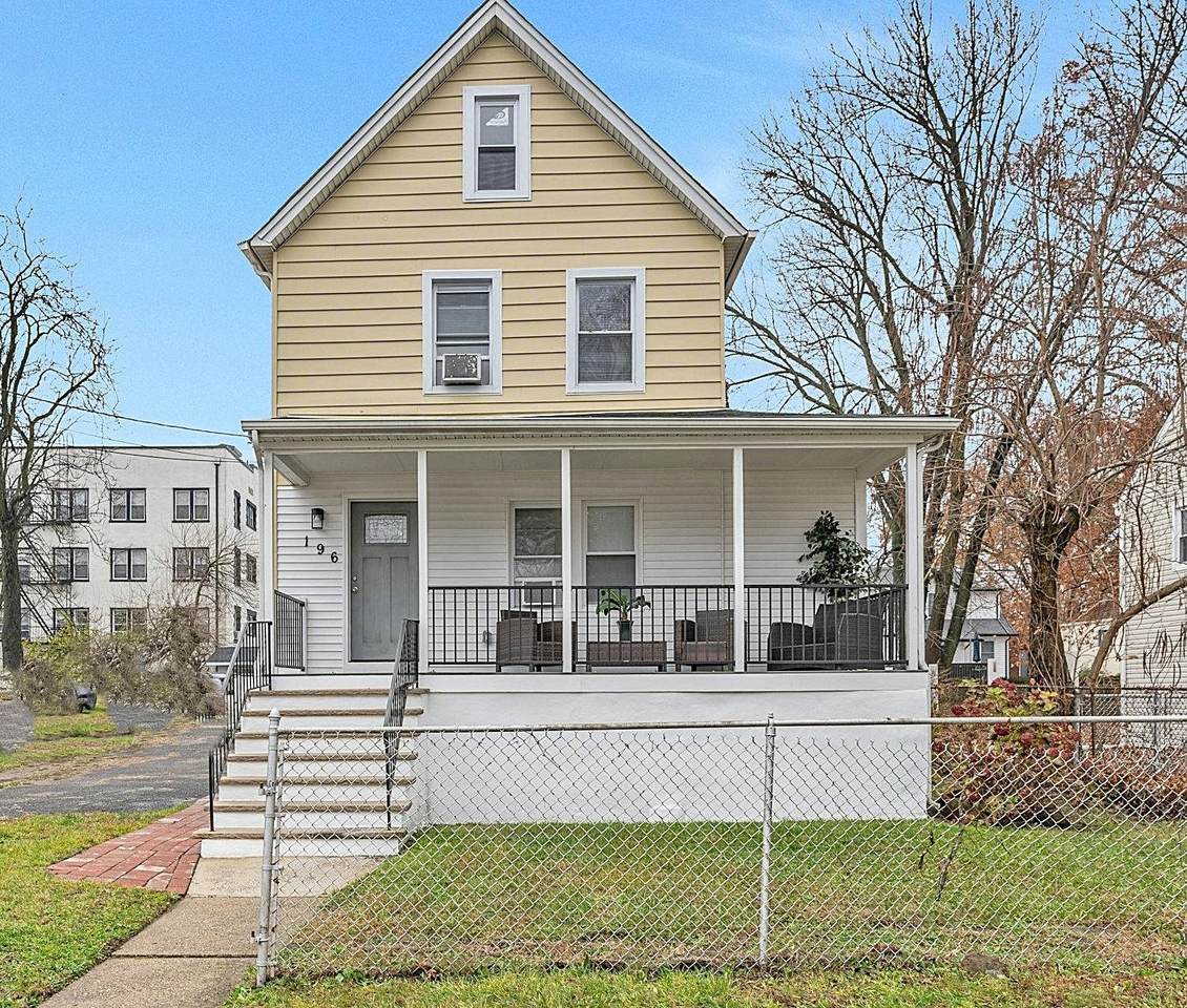 196 2ND ST - Photo 1