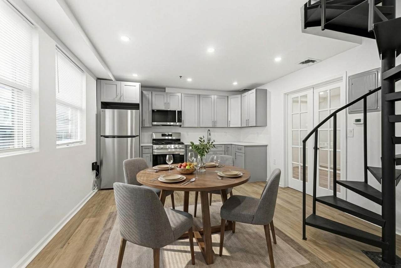 419 5TH ST - Photo 1