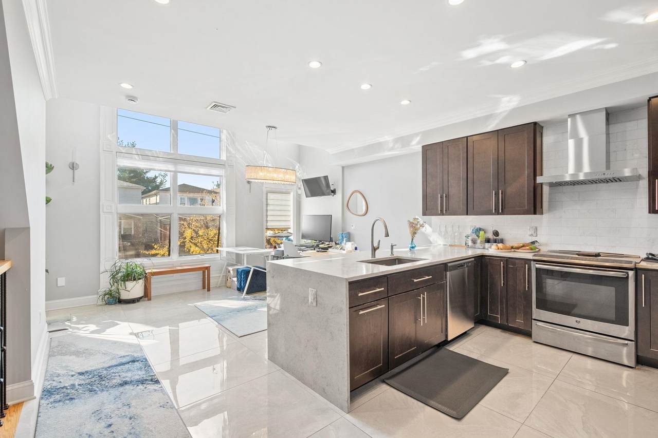 94 Leonard St - Photo 1