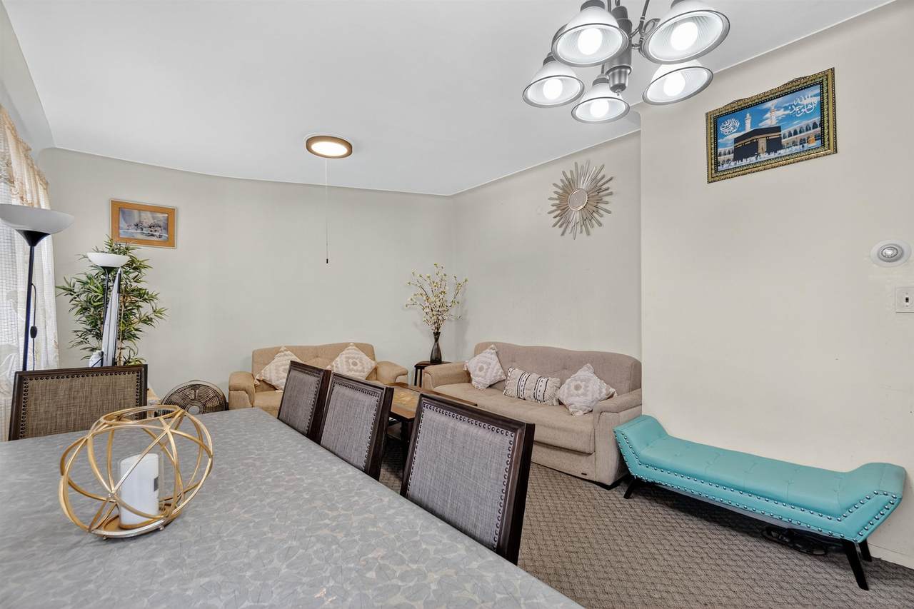 98 West 49Th St - Photo 1