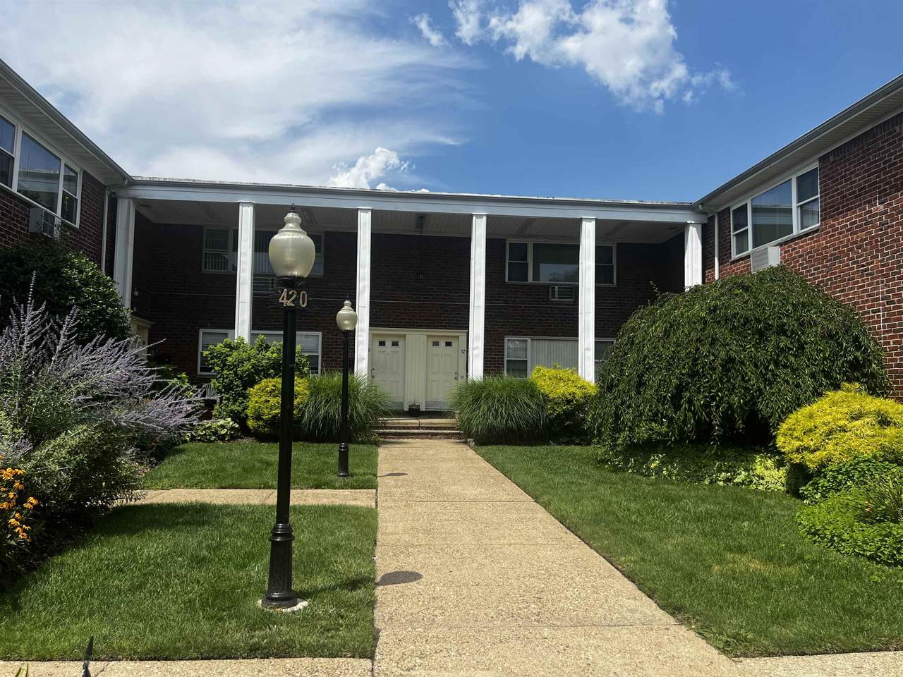 420 Sheridan Pl - Photo 1