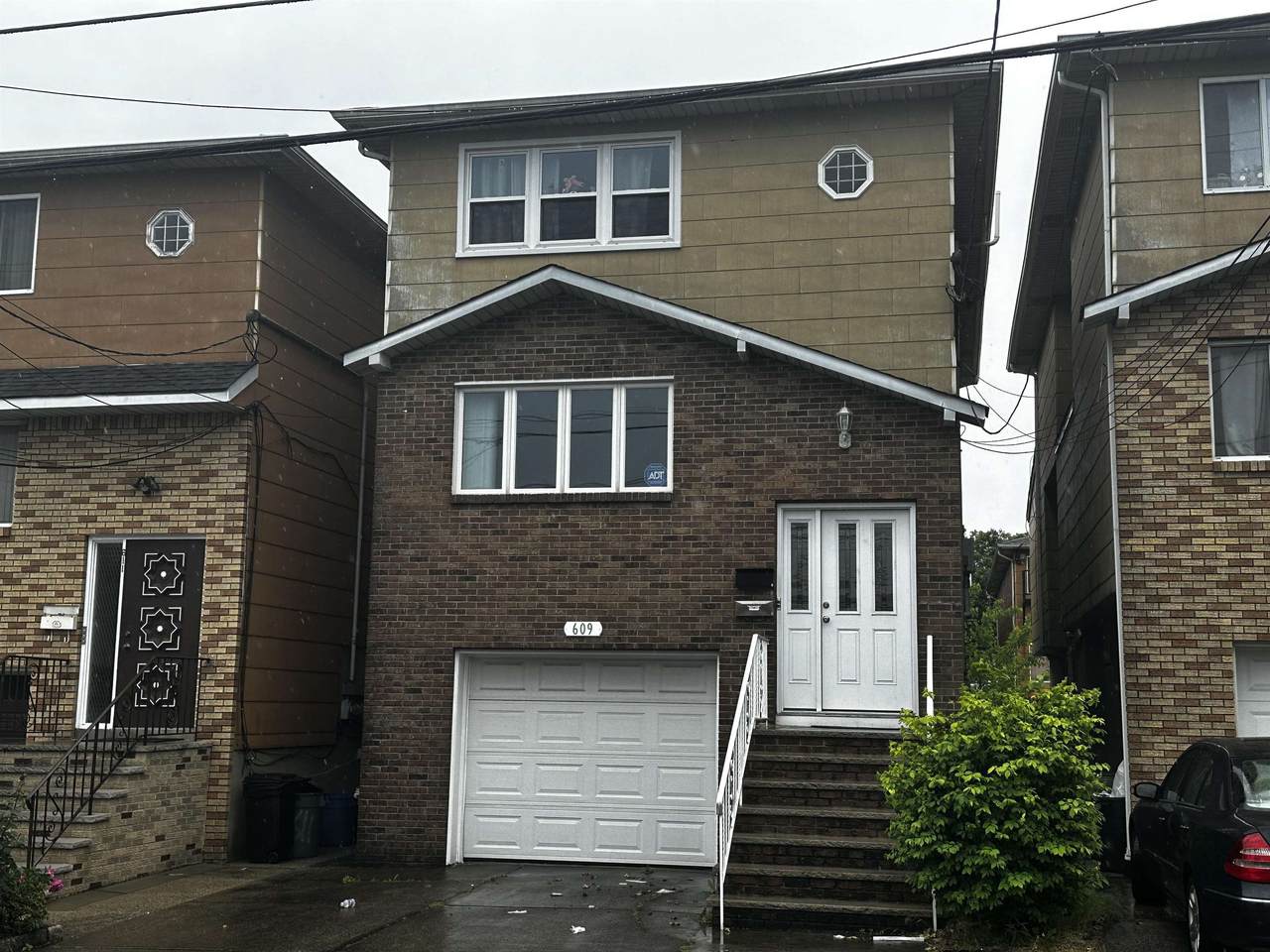 609 Sussex St - Photo 1