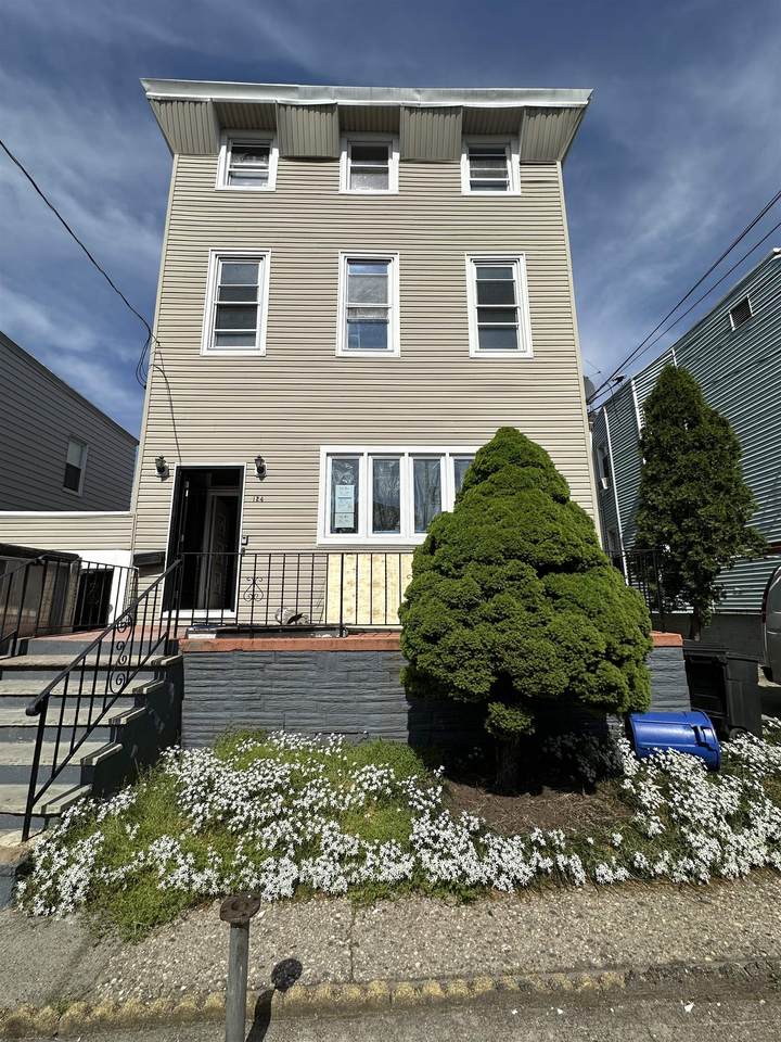 124 Winfield Ave - Photo 1