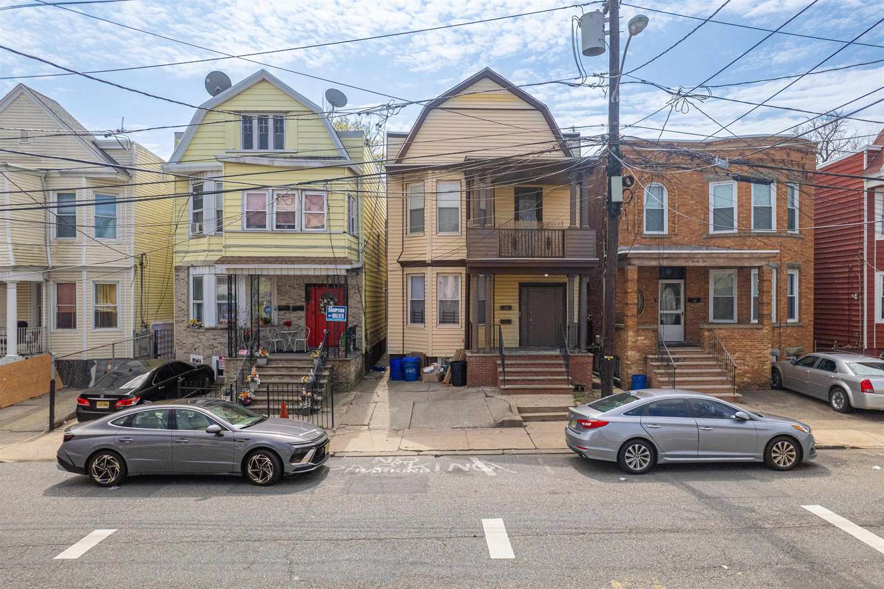 225 Wilkinson Ave - Photo 1