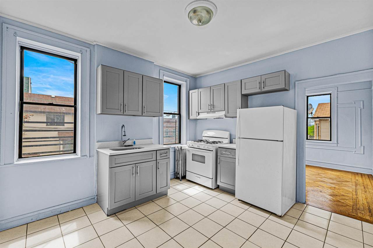 245 Liberty Ave - Photo 1