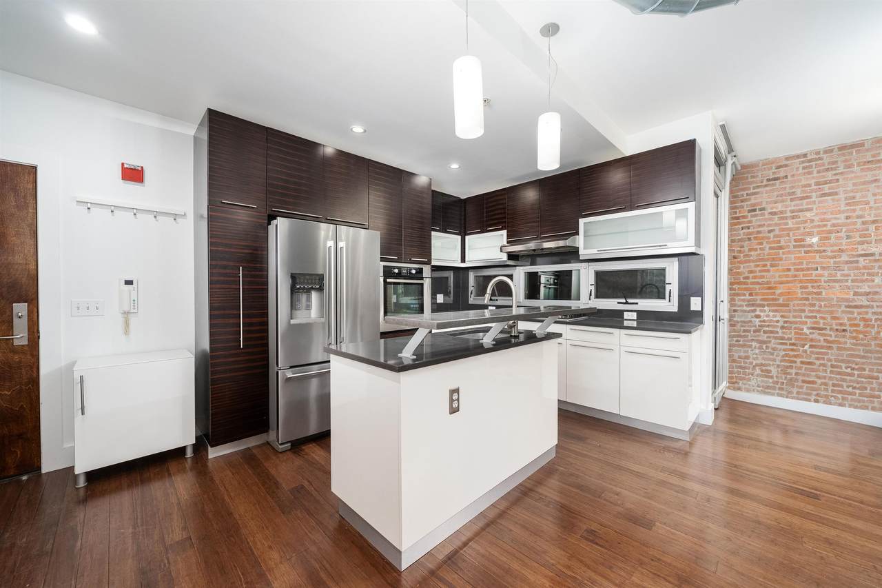 650 Montgomery St - Photo 1