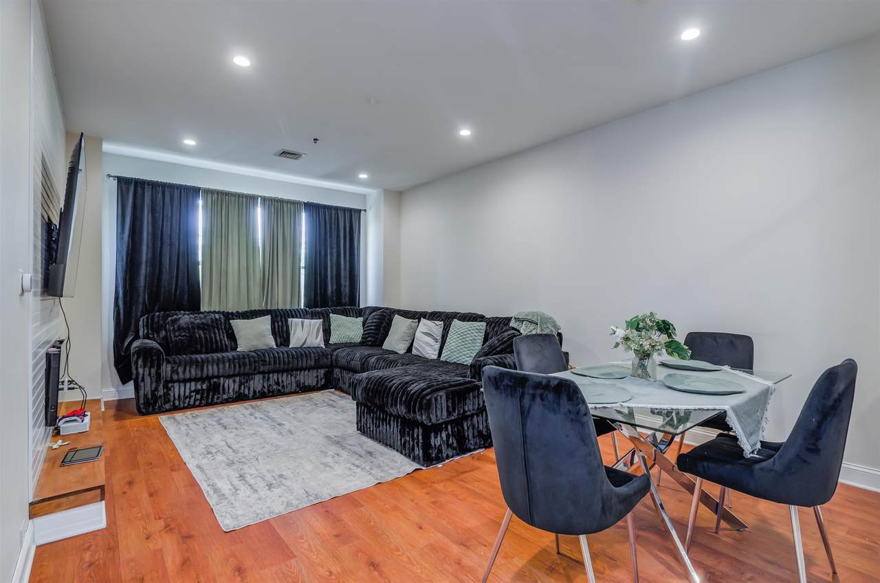 172 Culver Ave - Photo 1