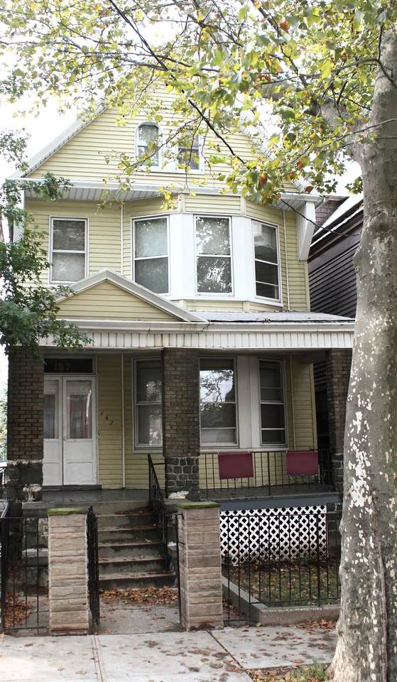 167 Clinton Ave - Photo 1