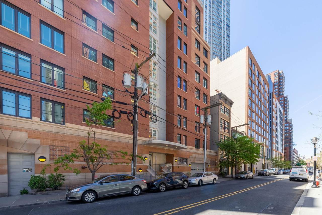 143 Morgan St - Photo 1