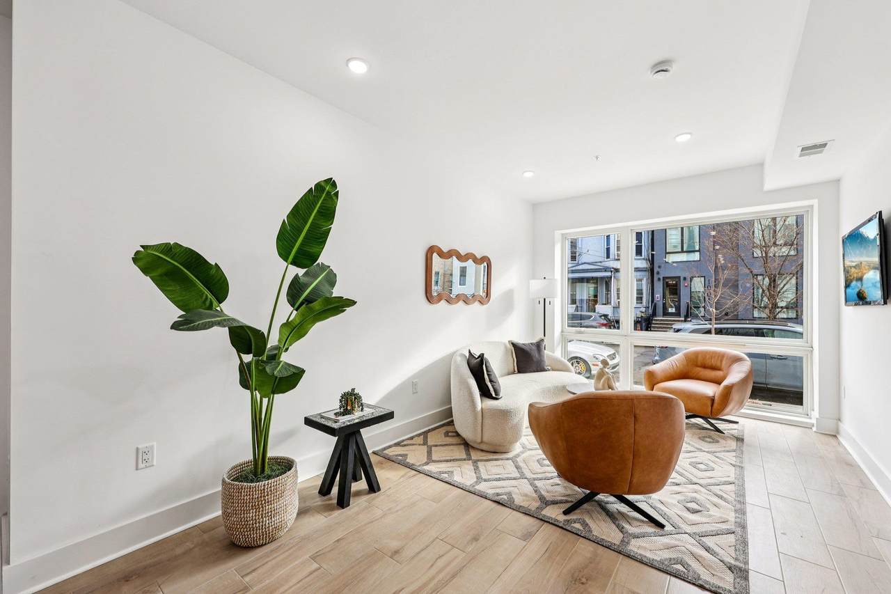 1003 Summit Ave - Photo 1