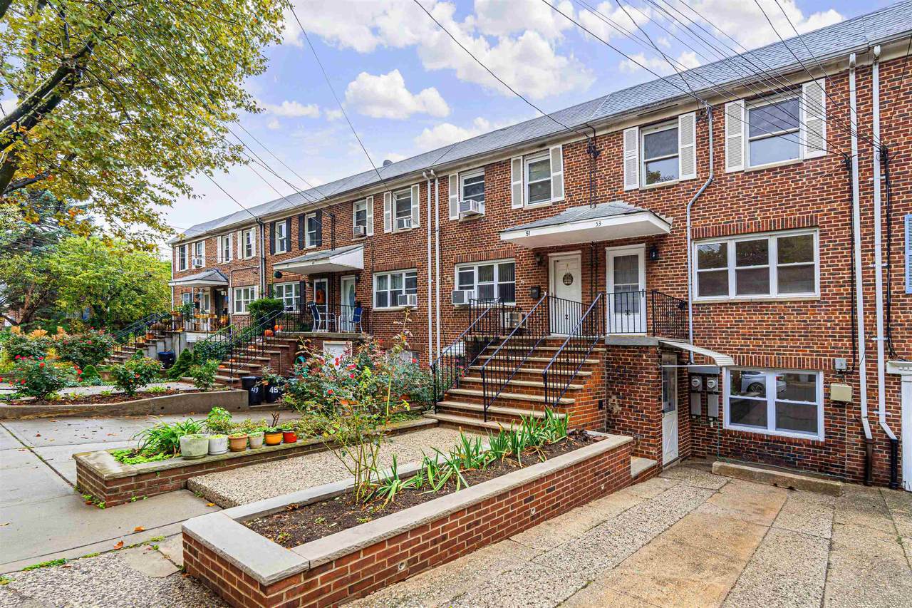 53 College St - Photo 1