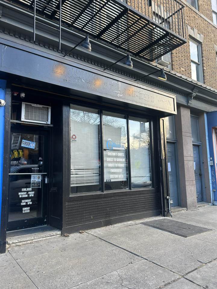 734 West Side Ave - Photo 1