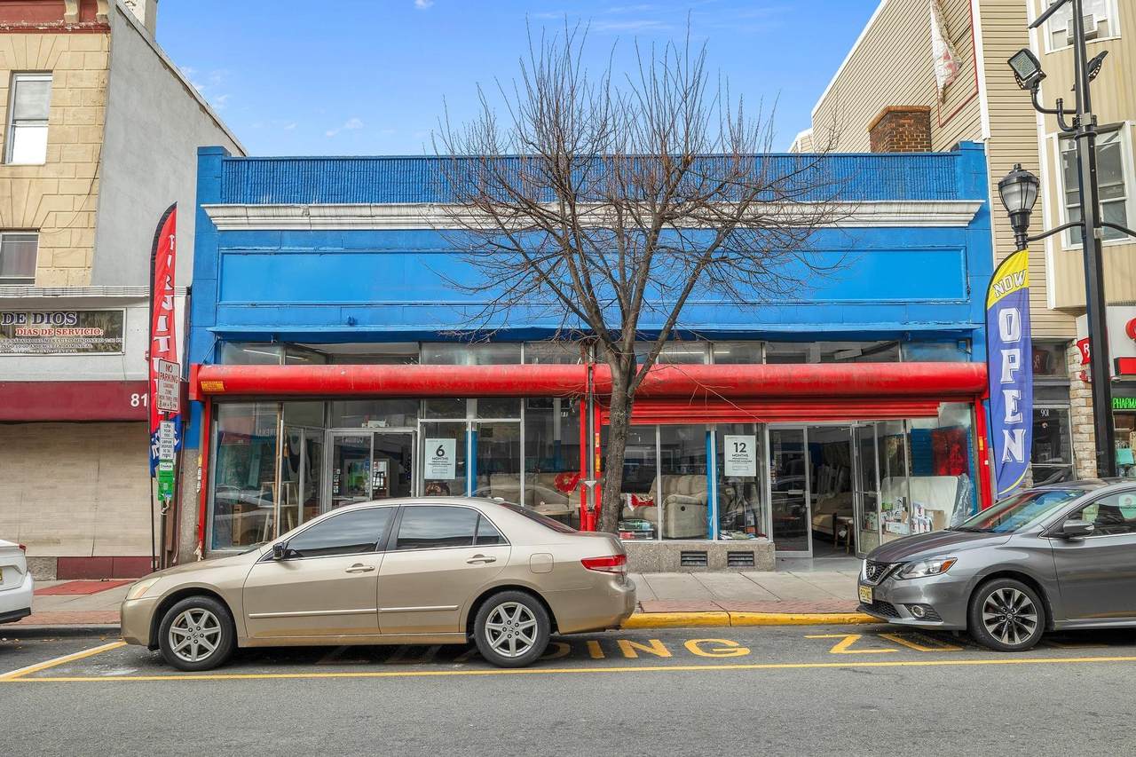 821-823 Summit Ave - Photo 1