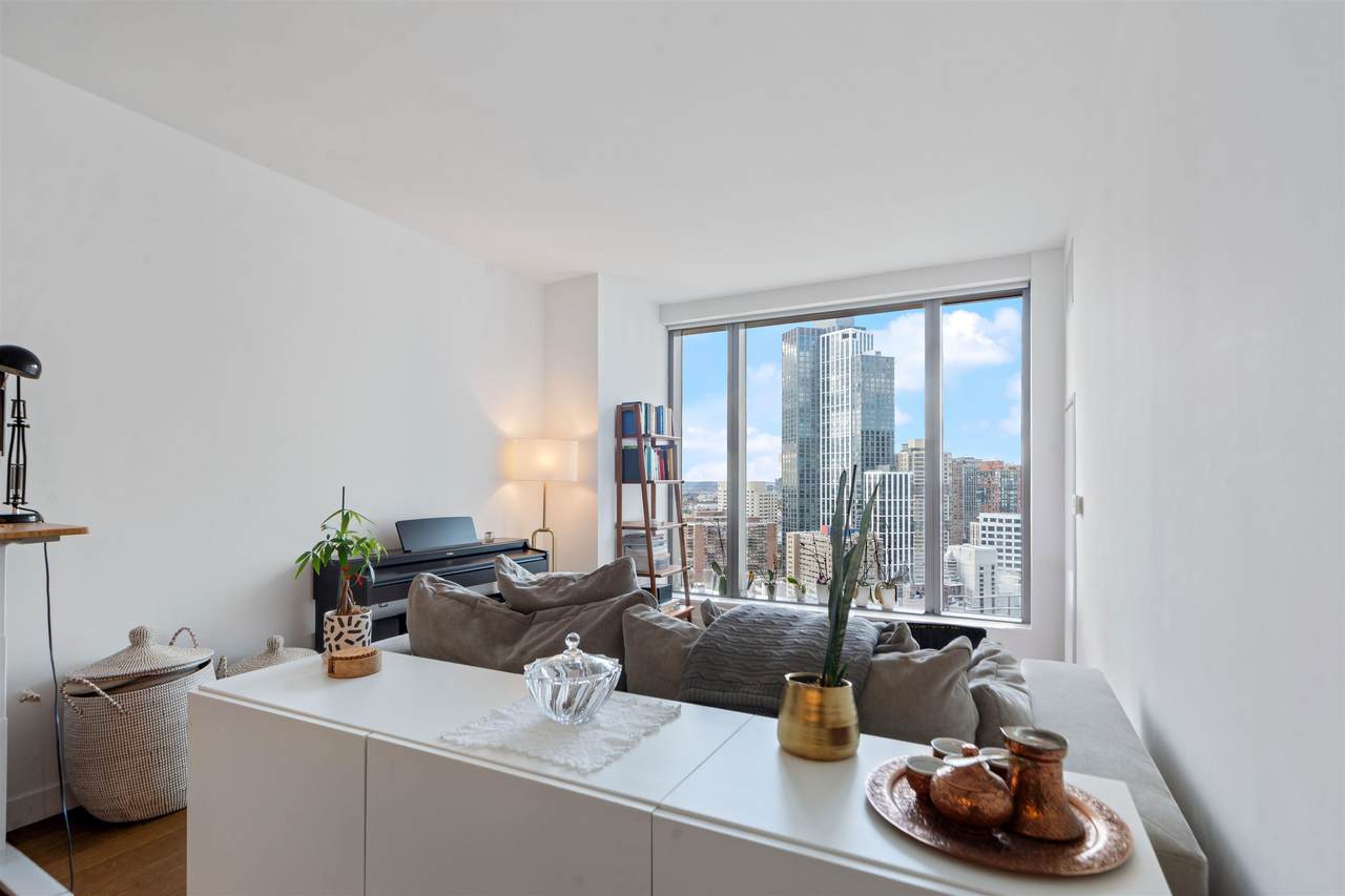 99 Hudson St - Photo 1