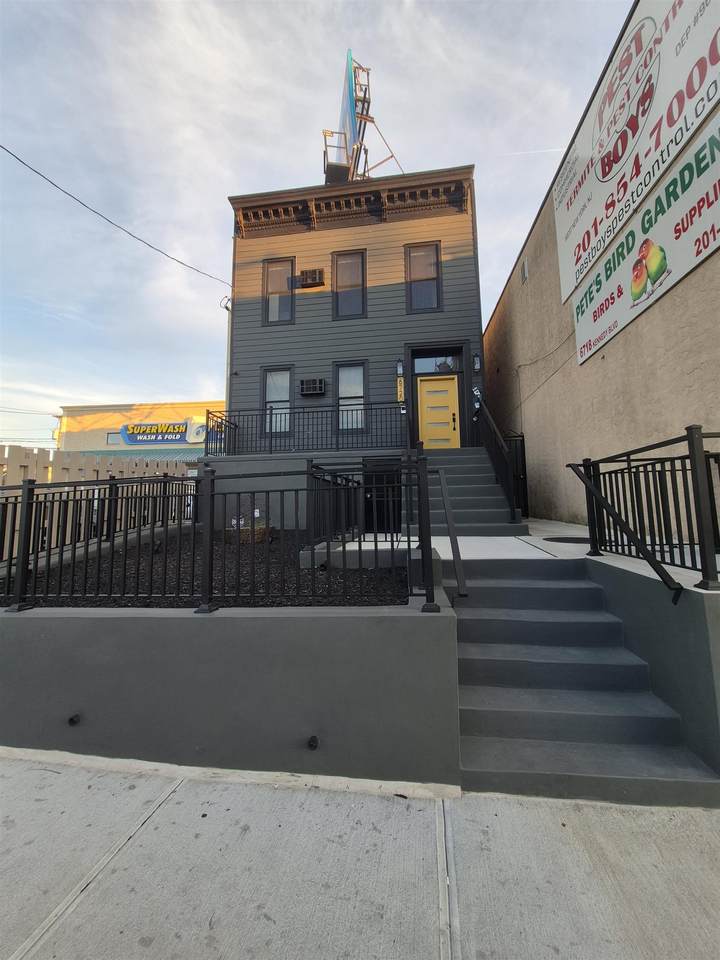 6720 Kennedy Blvd - Photo 1