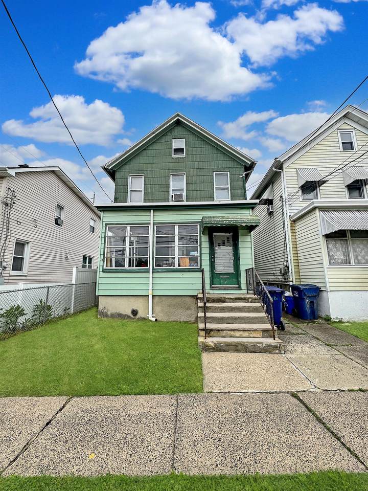 113 Kansas St - Photo 1