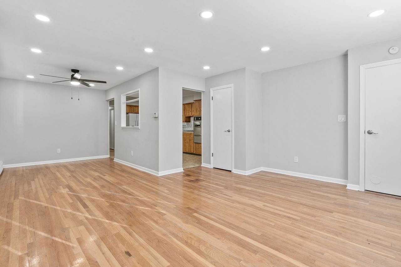 382 Cator Ave - Photo 1