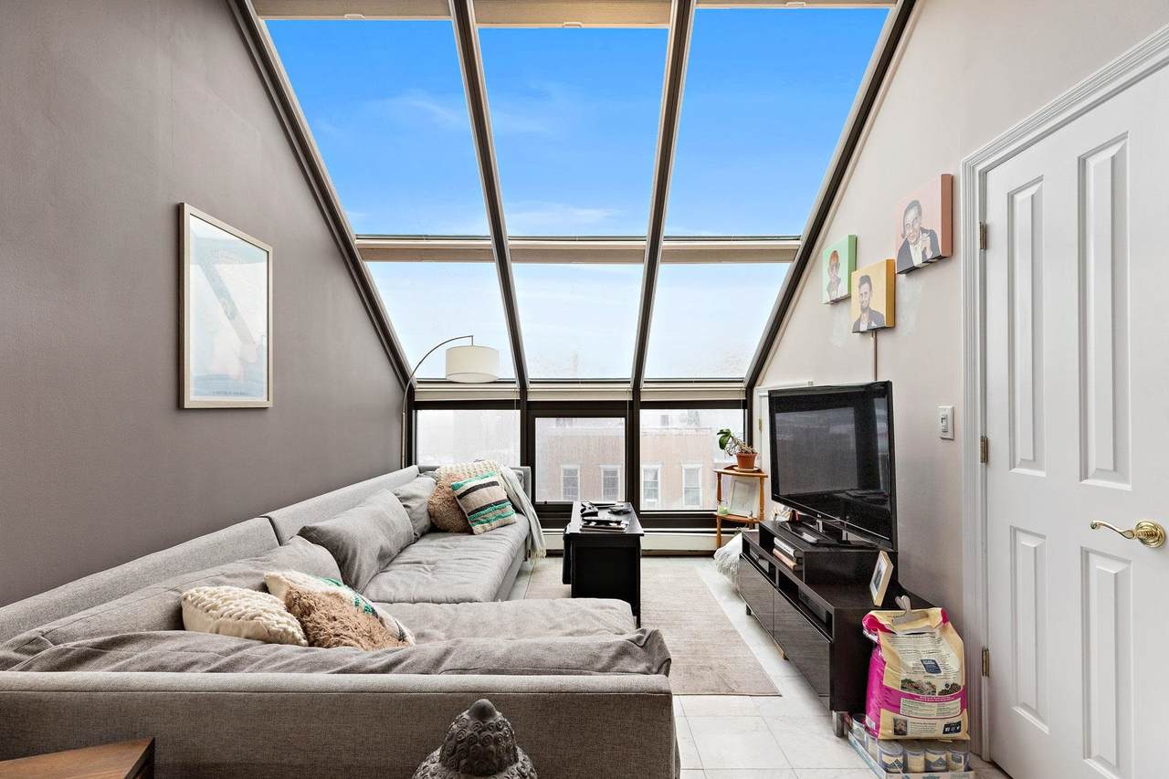 301 Monroe St - Photo 1